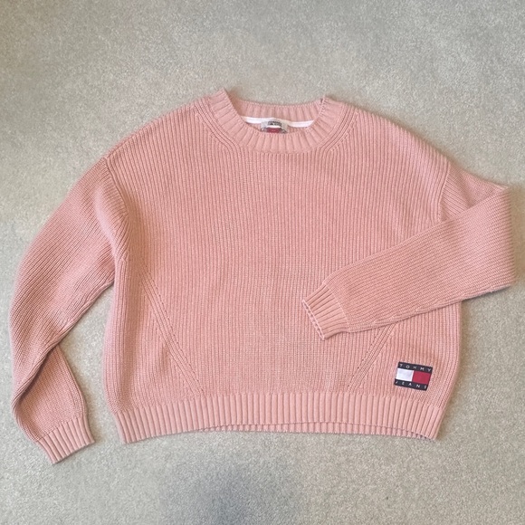 Tommy Jeans label by Tommy Hilfiger peach/shrimp colored sweater Size Small - Picture 1 of 3